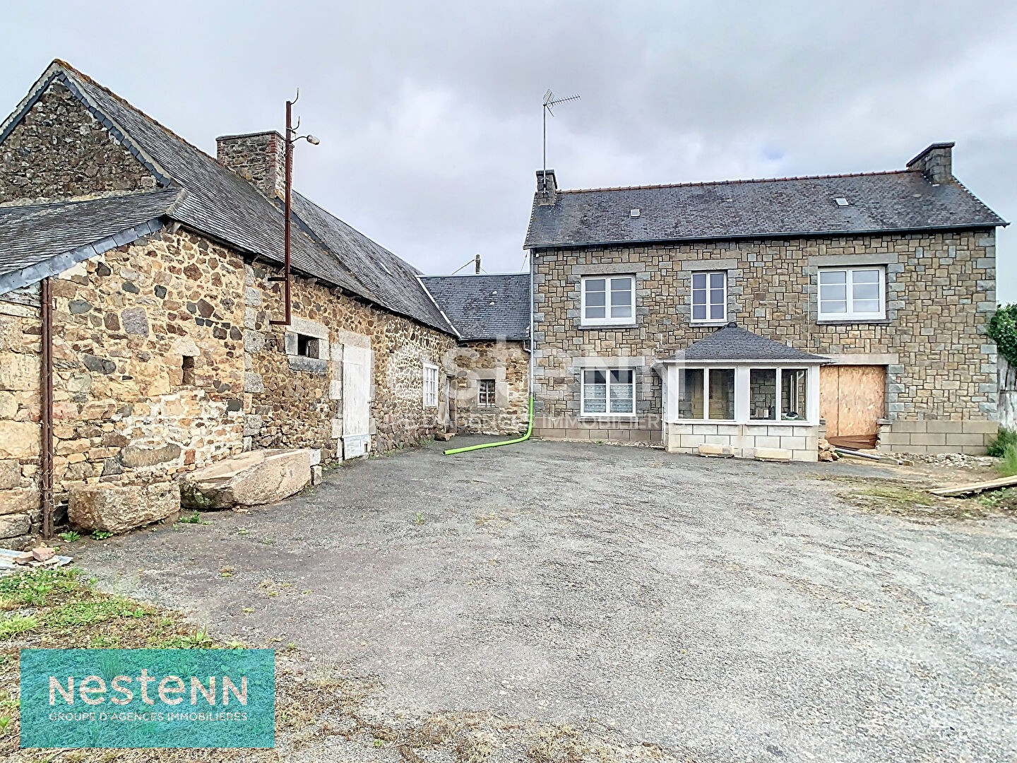 Propriete de caractere a renover. Vue imprenable et environnement d'exception a Saint-Donan !