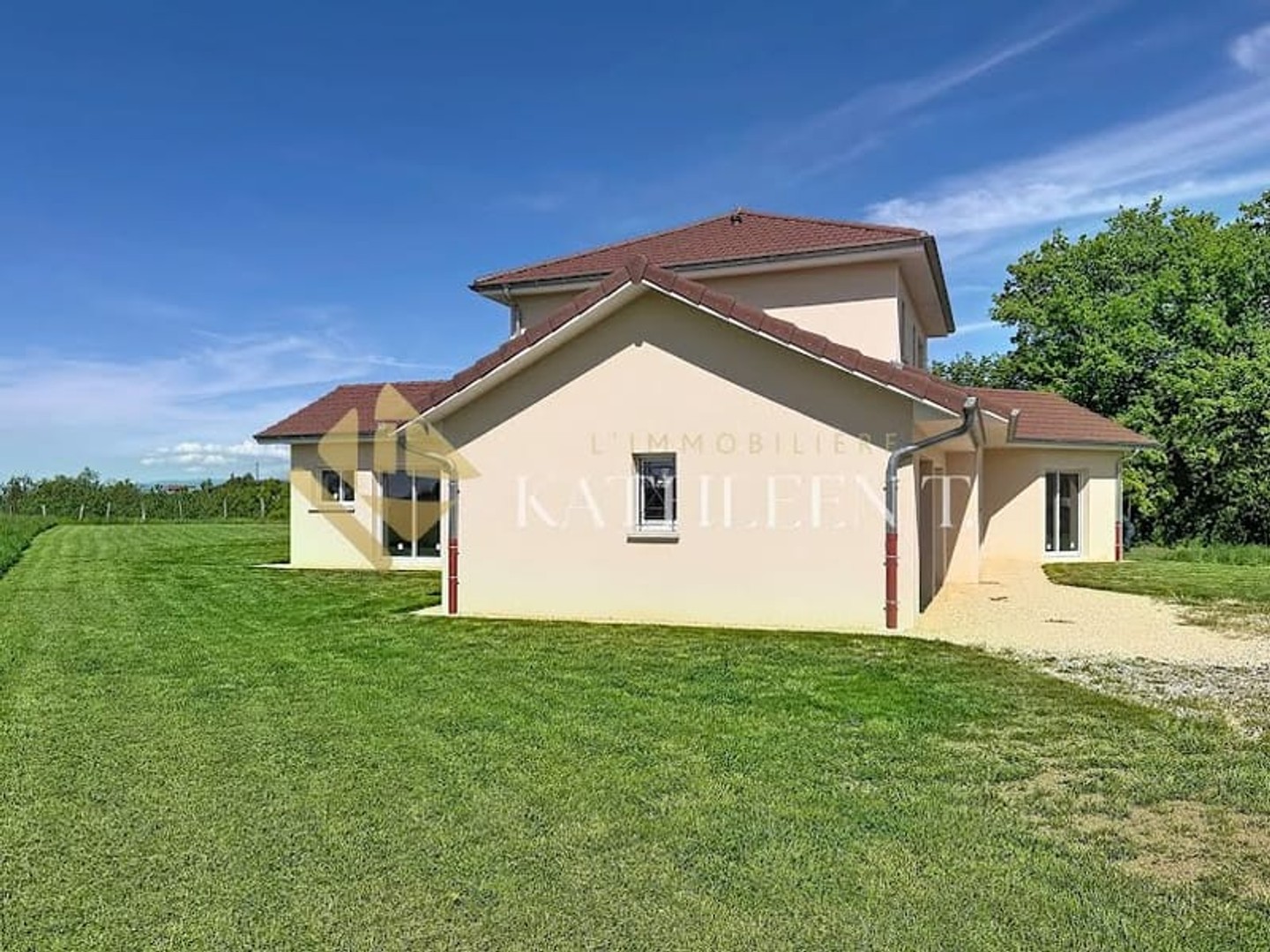 Maison à vendre - 5 pièces - 146m2 - La Tour-Du-Pin (38110)