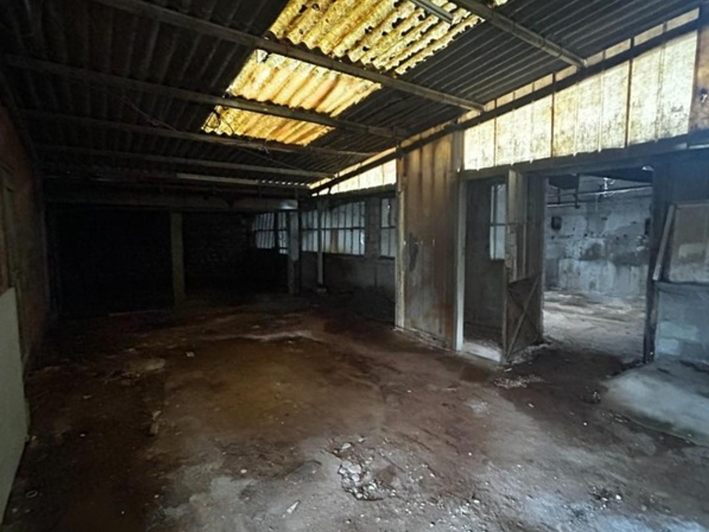 Locaux à vendre - 2 pièces - 250m2 - L'isle-D'espagnac (16340)