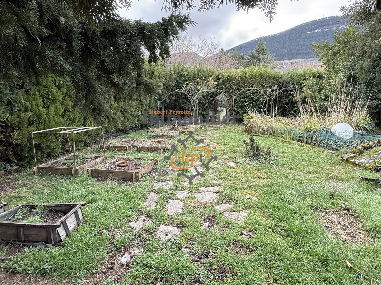Maison à vendre - 8 pièces - 227m2 - Millau (12100)