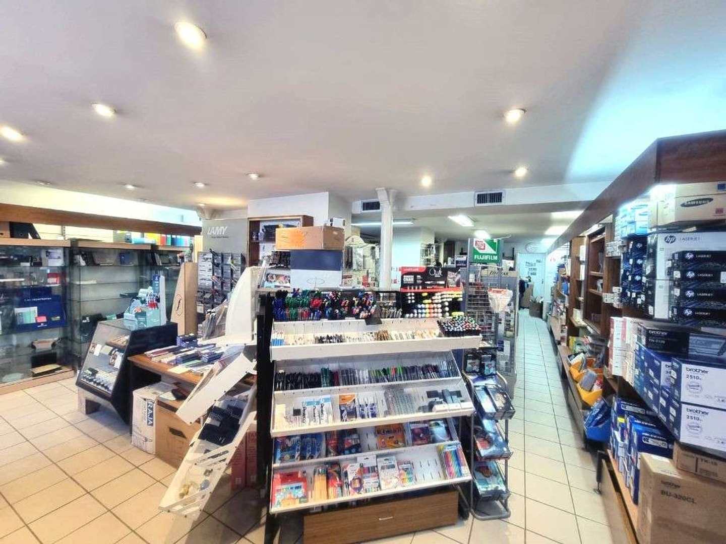 Vente FDC papeterie de 101m² empl N°1 à Versailles