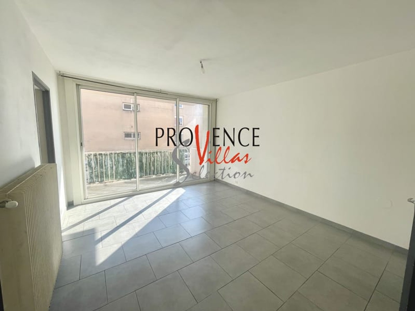 Appartement à vendre - 4 pièces - 79m2 - Beaucaire (30300)