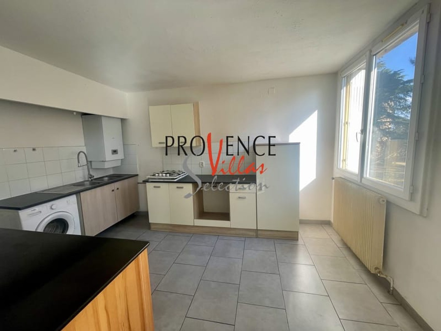 Appartement à vendre - 4 pièces - 79m2 - Beaucaire (30300)