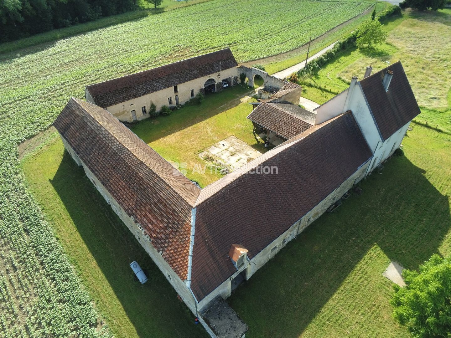 Maison à vendre - 6 pièces - 226m2 - Saint Broing (70100)