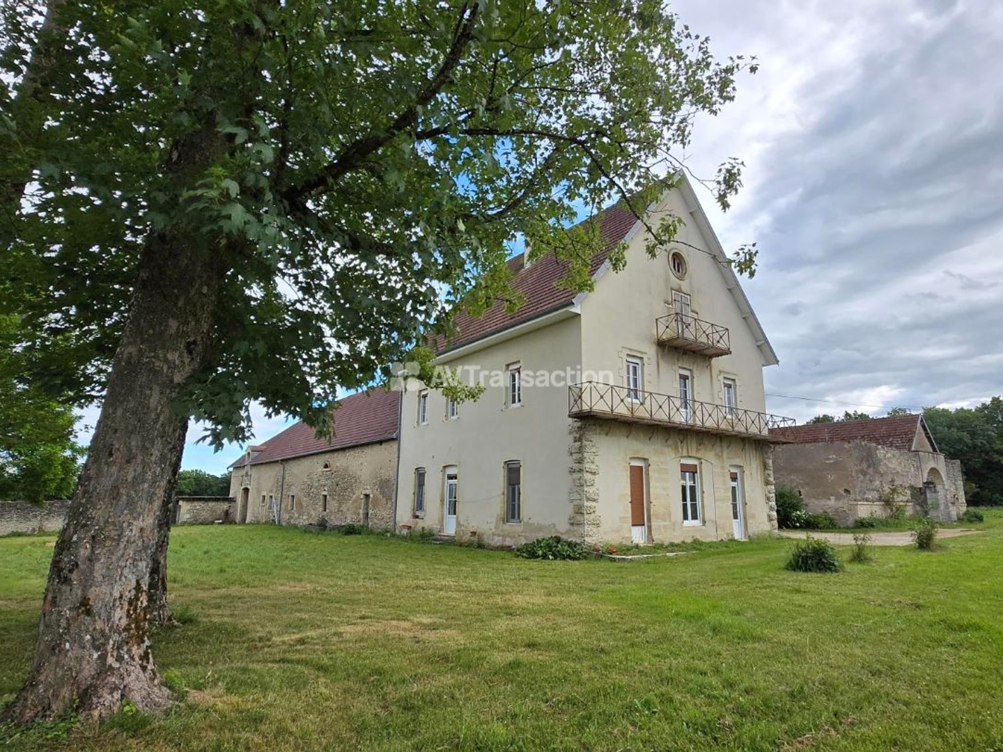 Maison à vendre - 6 pièces - 226m2 - Saint Broing (70100)