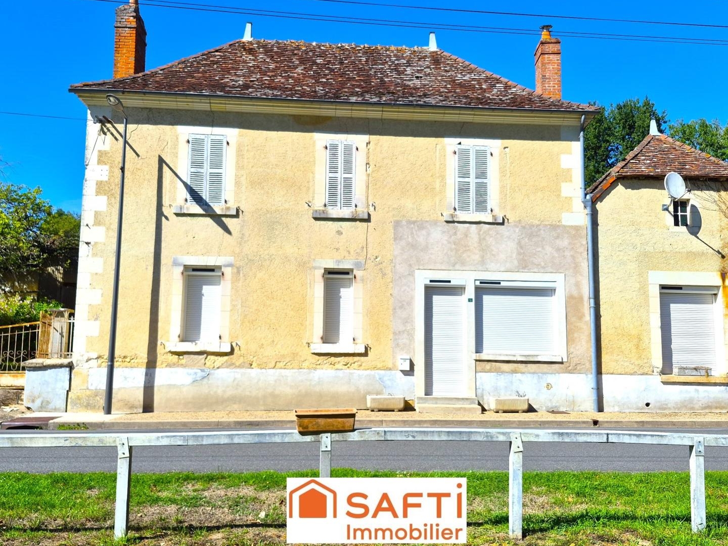 MAISON TRADI A RESTAURER 3ch +Parc 1/2ha +Hangars