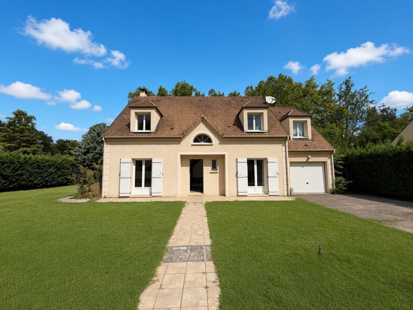 Maison à vendre - 7 pièces - 154m2 - Saint-Pierre-Lès-... (77140)