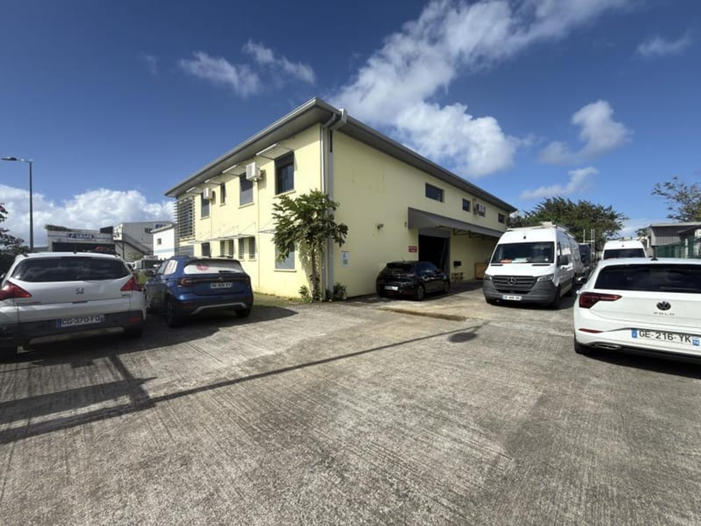 Locaux à vendre - 669m2 - Sainte-Suzanne (97441)