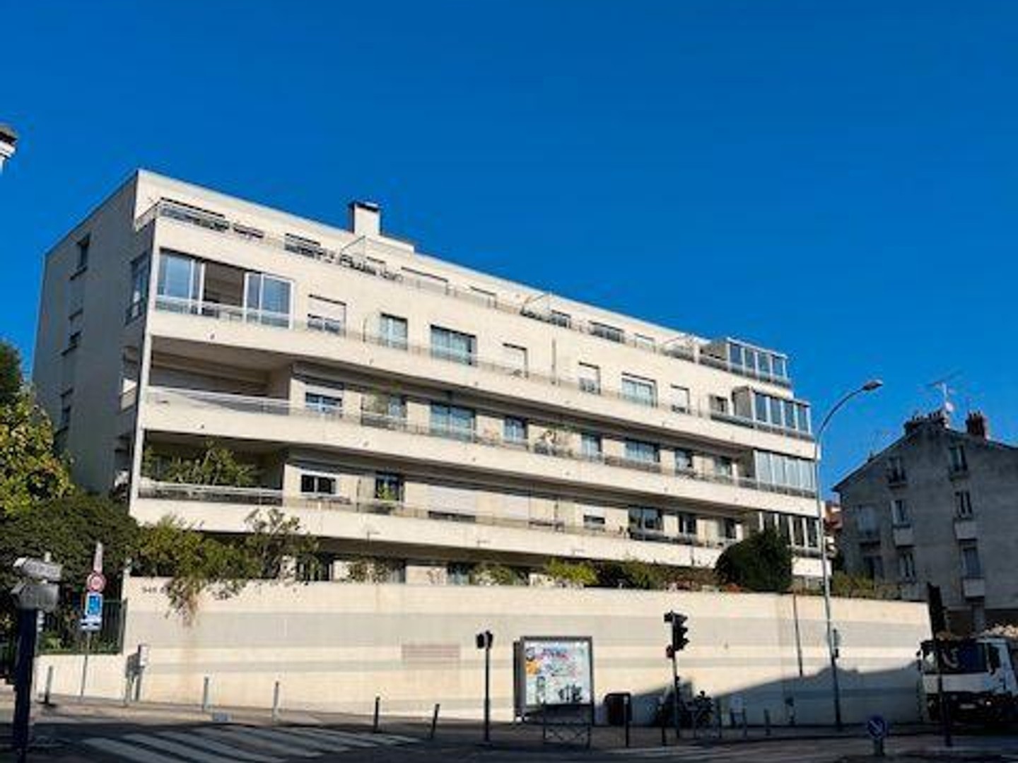 APPARTEMENT A CHAVILLE