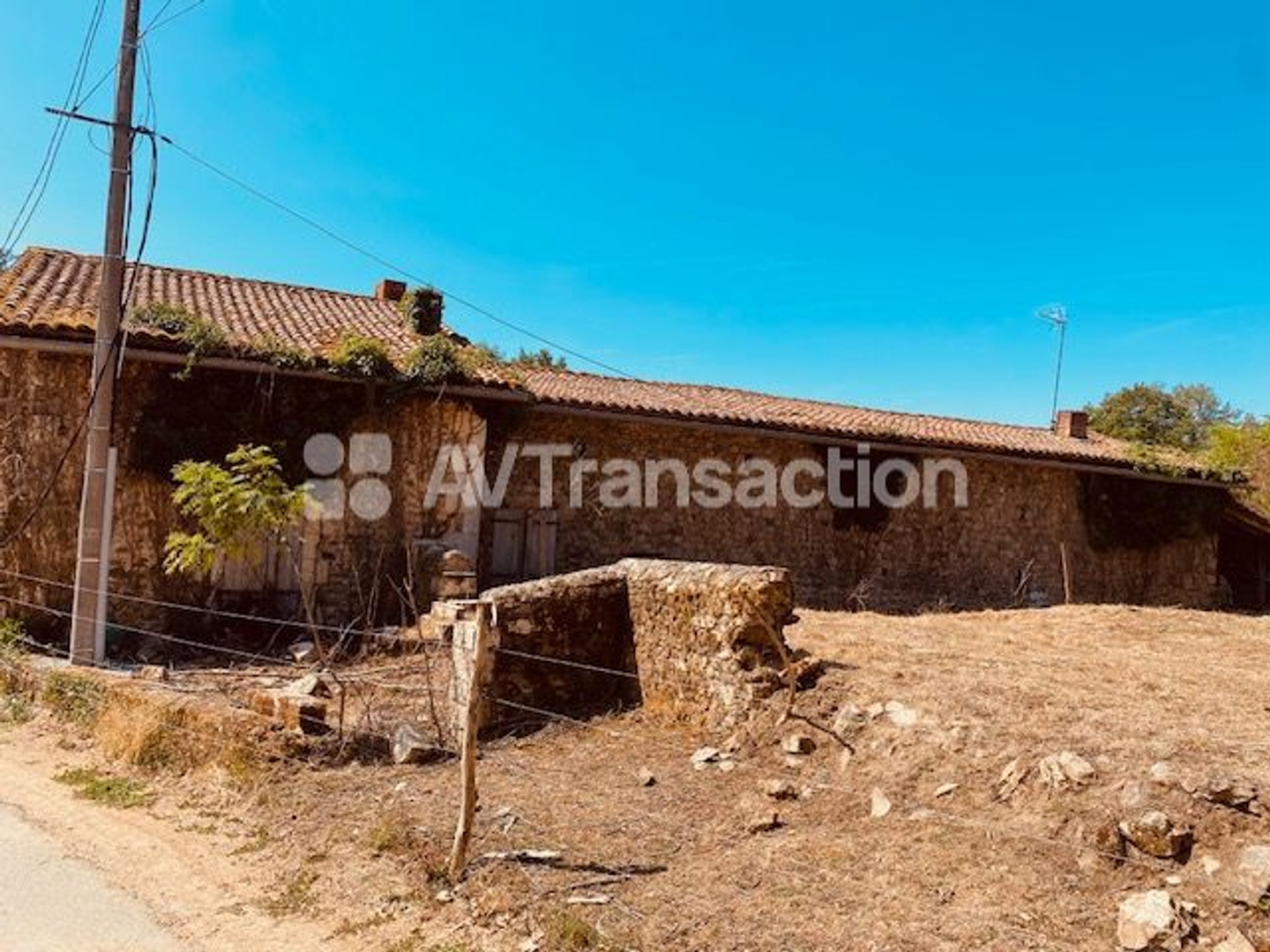 Maison à vendre - 274m2 - Roussines (16310)