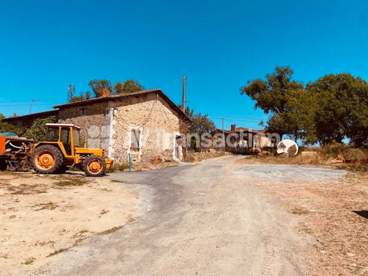 Maison à vendre - 274m2 - Roussines (16310)