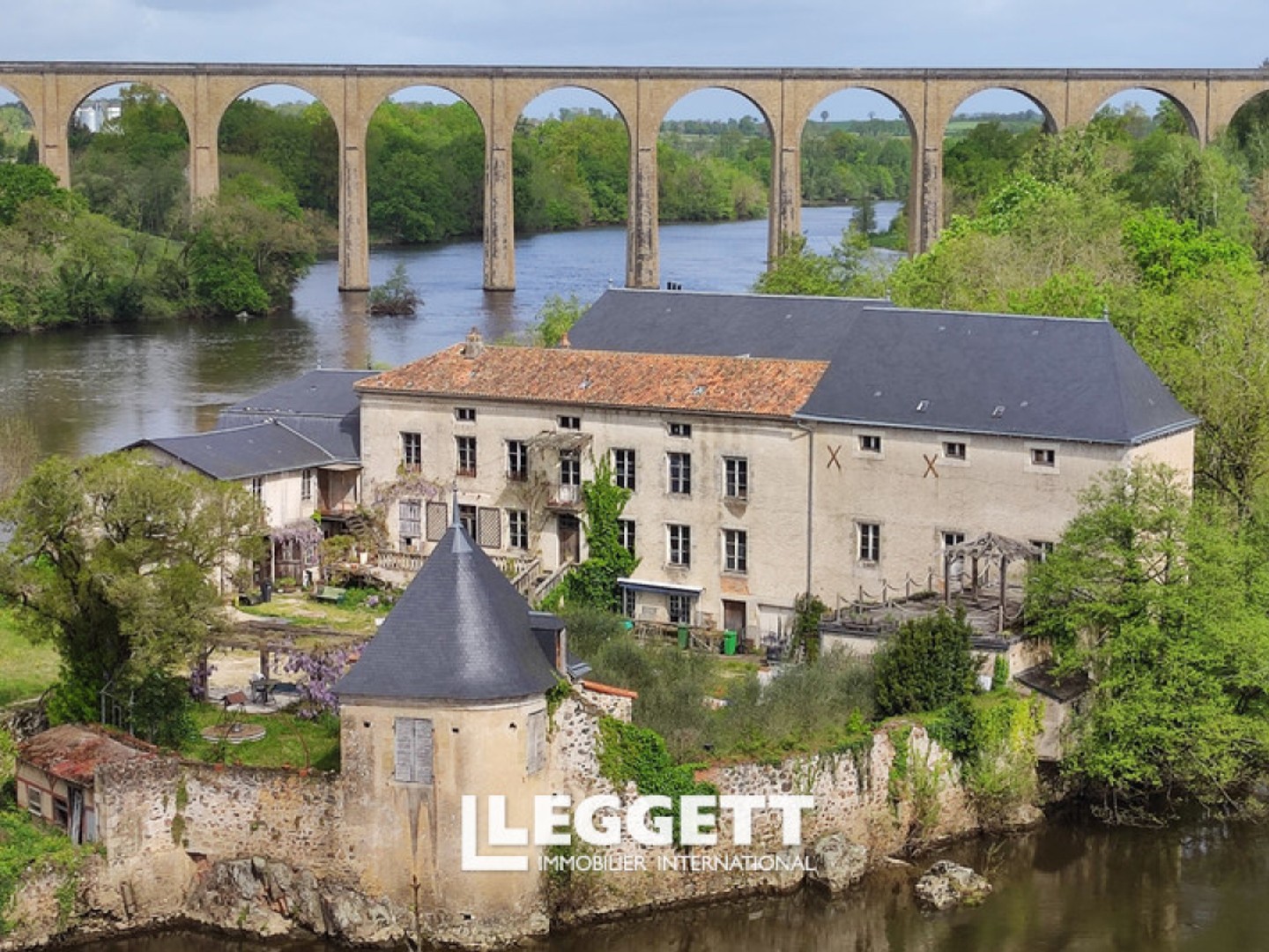 château 12 pièce(s), L'ISLE-JOURDAIN