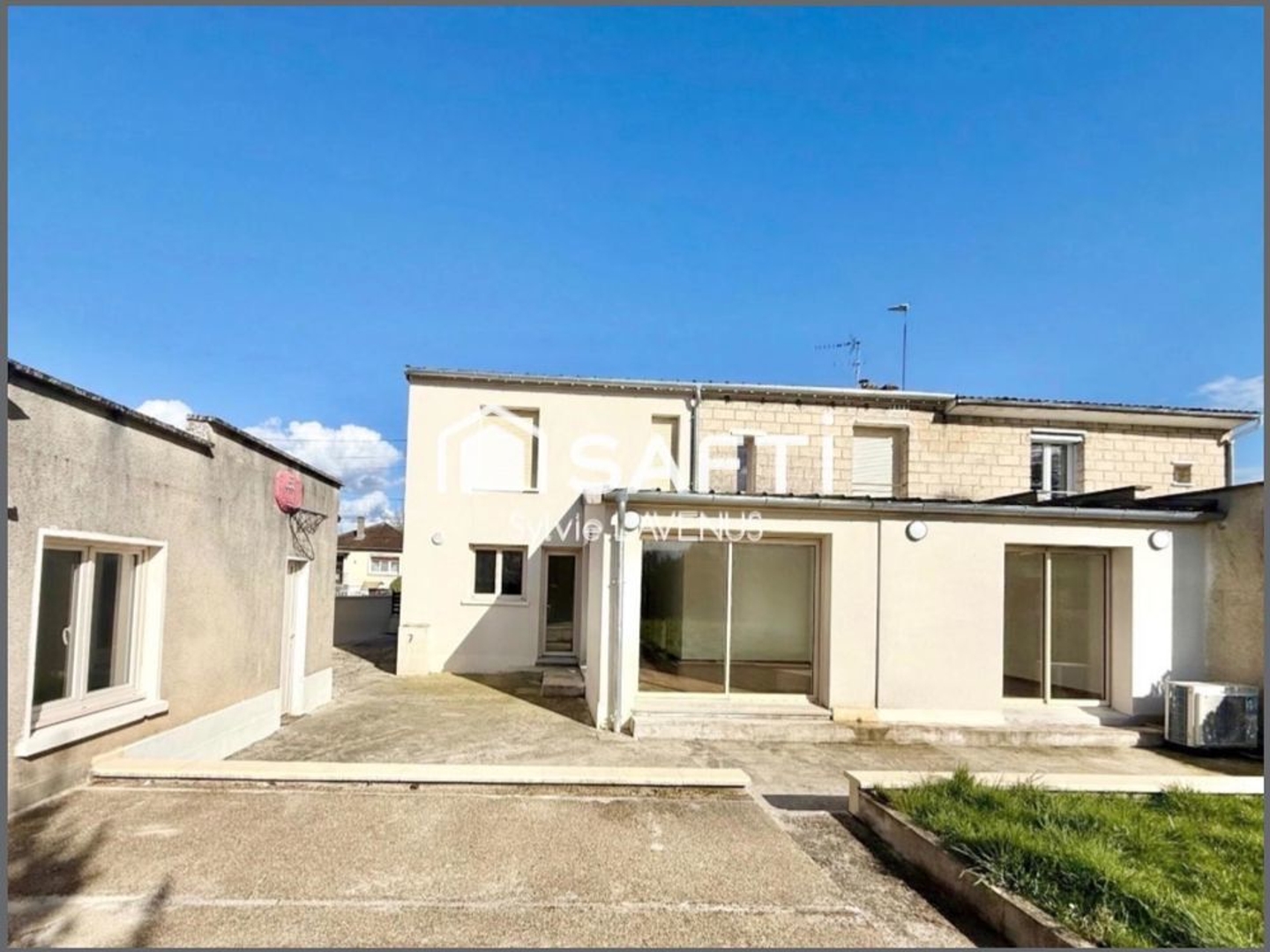 A SOISSONS, PROCHE HYPER CENTRE VILLE, MAISON DE 165 M2 SUR SON TERRAIN DE 587 M2.