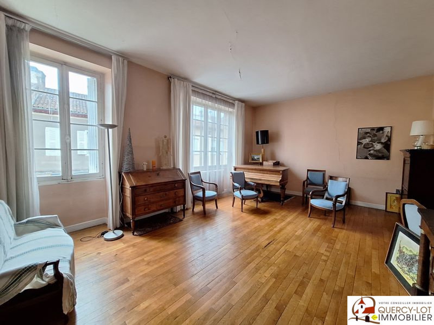 Maison à vendre - 7 pièces - 232m2 - Saint-Céré (46400)