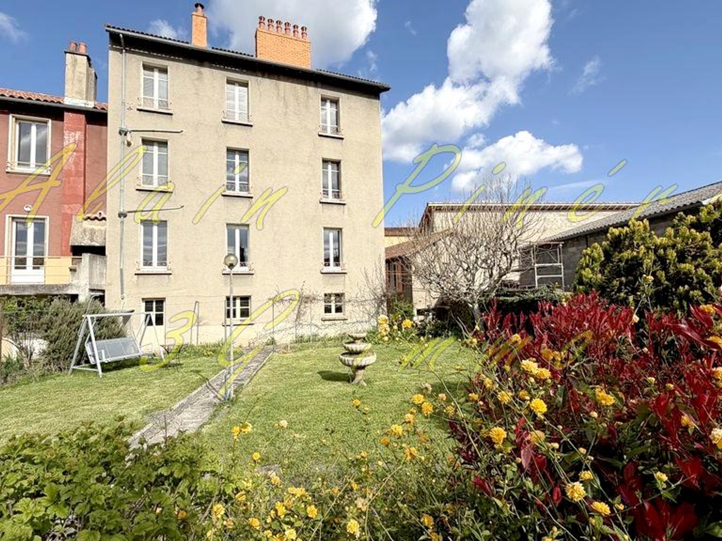 Immeuble à vendre - 16 pièces - 297m2 - Millau (12100)