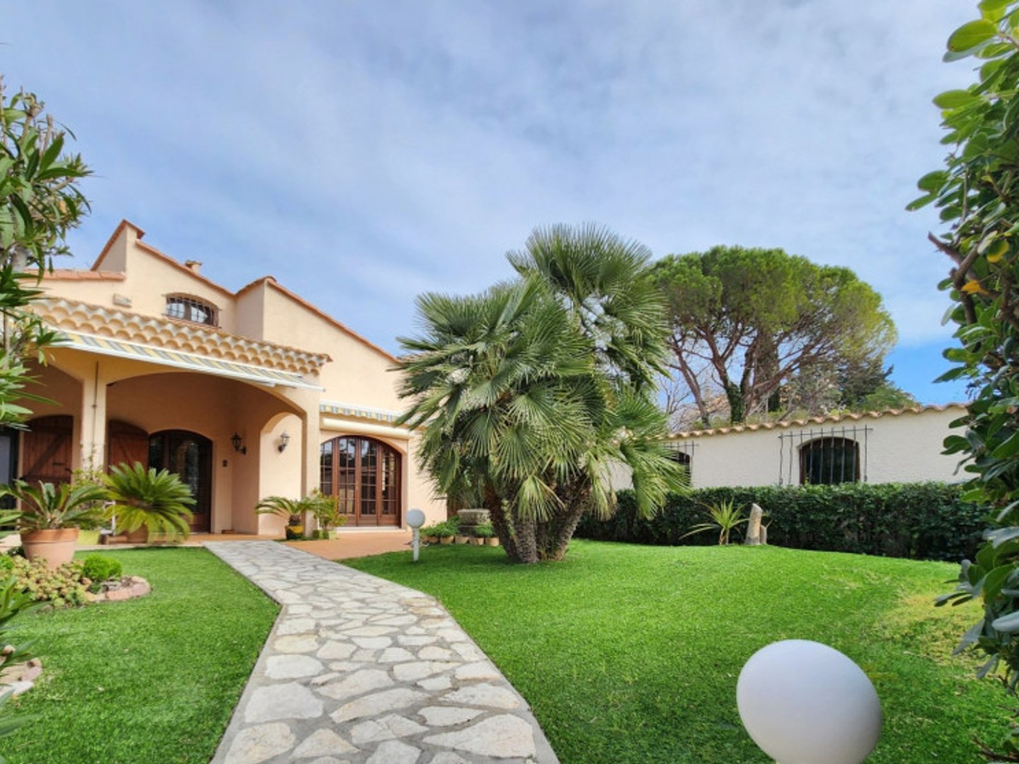 Maison 8 pièces 241 m²