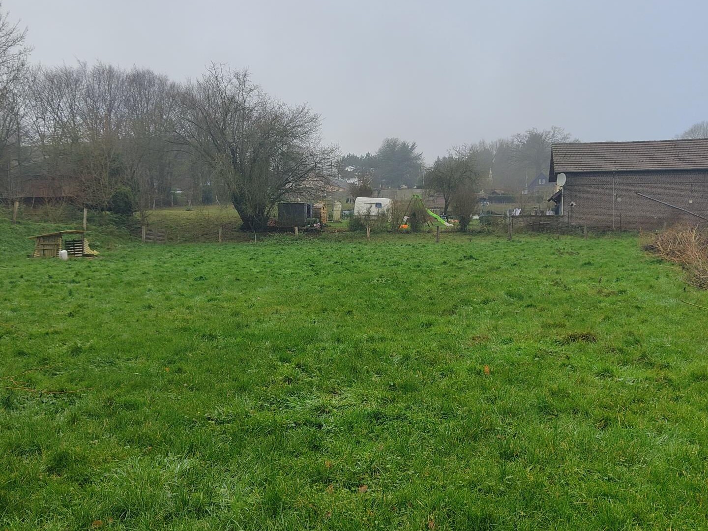 SUPER TERRAIN A BATIR SUR UNE SURFACE DE 940 M2 AU CALME A 1