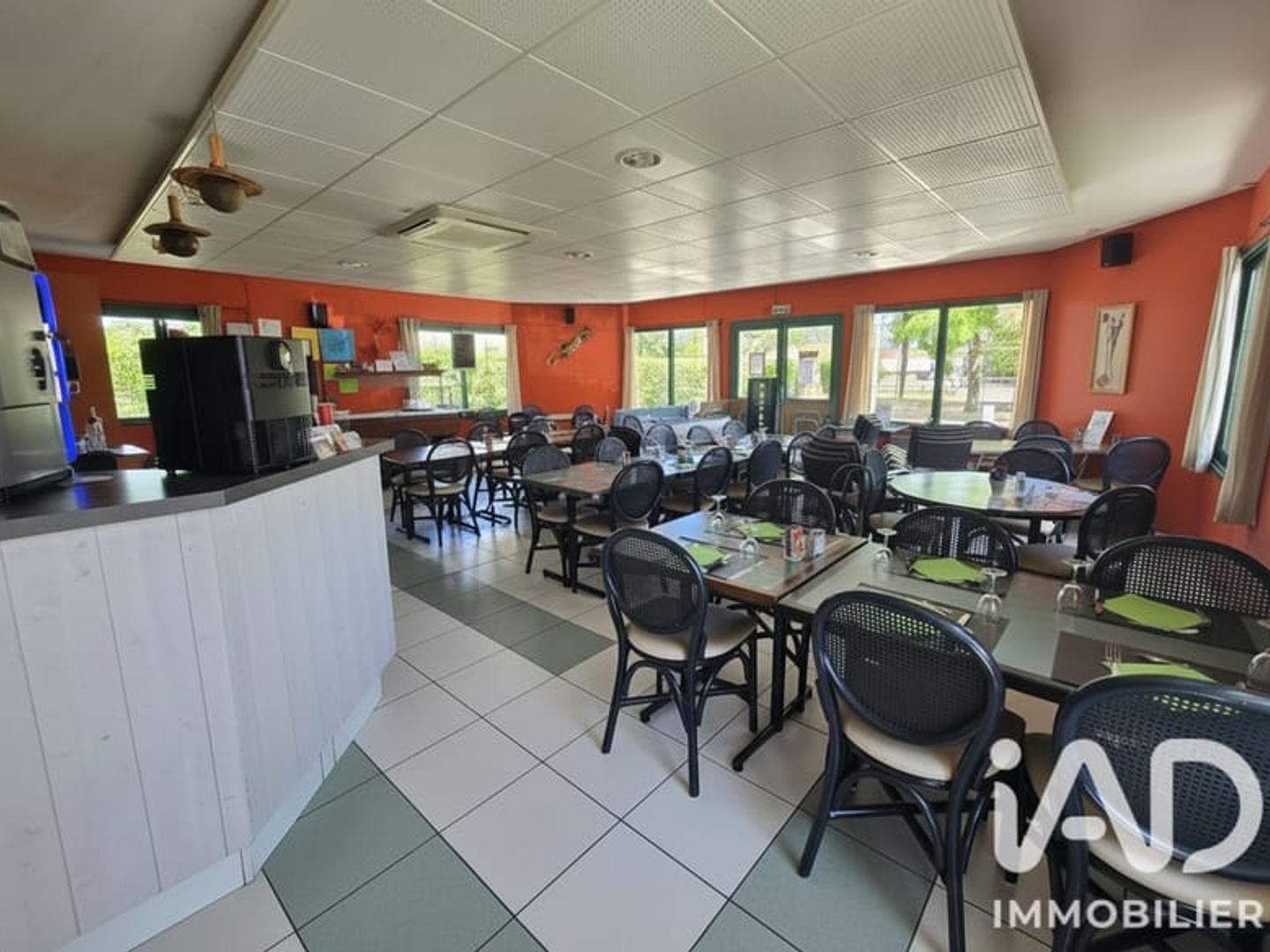 Magasin à vendre - 1 pièce - 118m2 - Saint-Rémy (79410)
