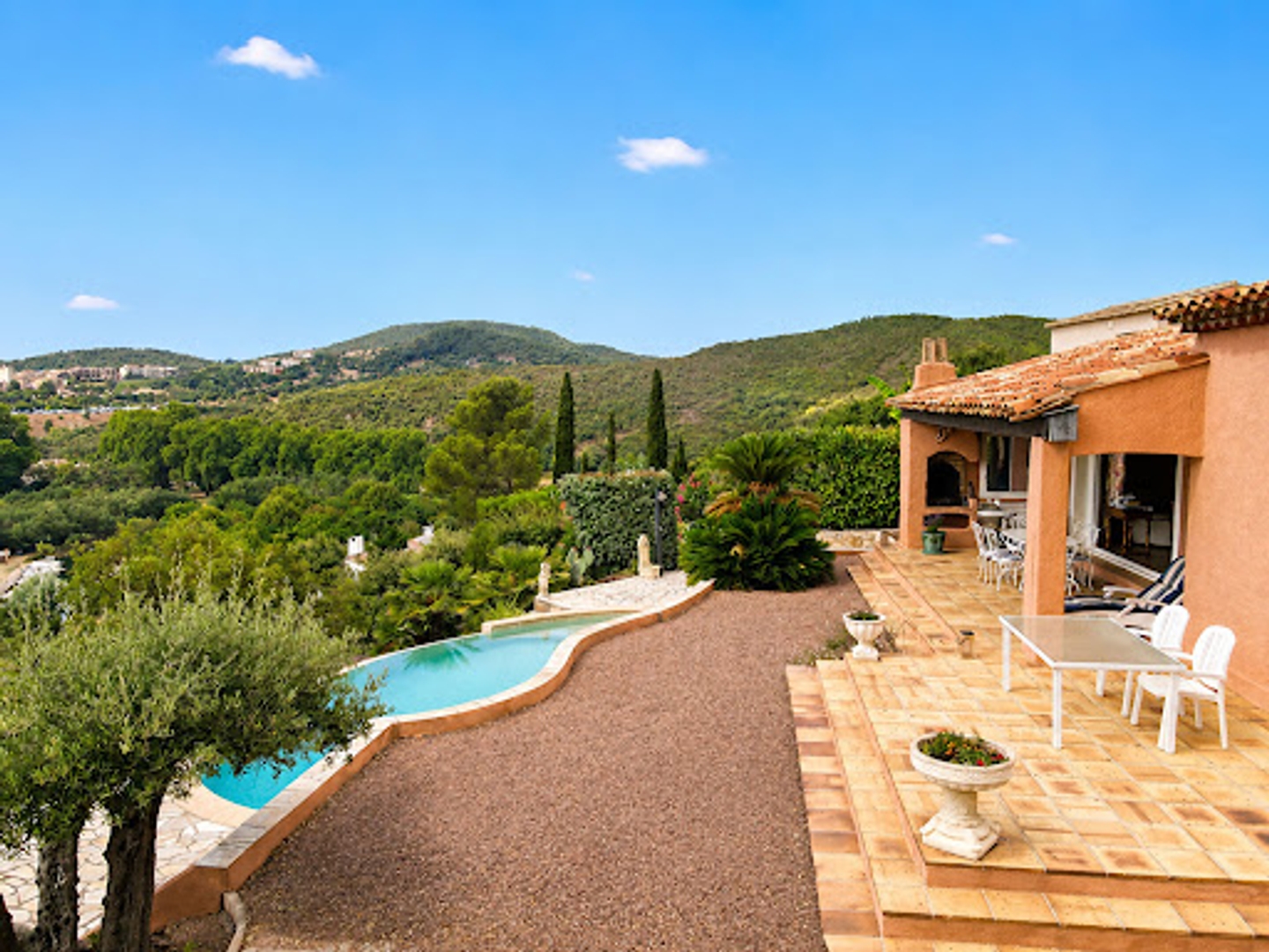 Maison à vendre - 4 pièces - 113m2 - Saint-Raphaël (83530)