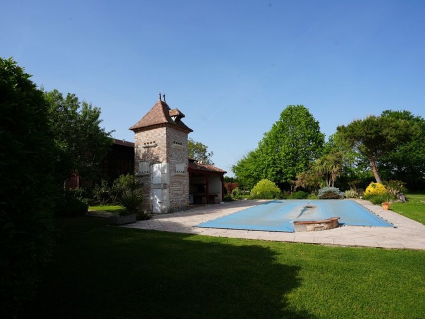 Maison de maître 10 pièces , dépendance 140m² , piscine 1h de Bordeaux, 3h de Paris