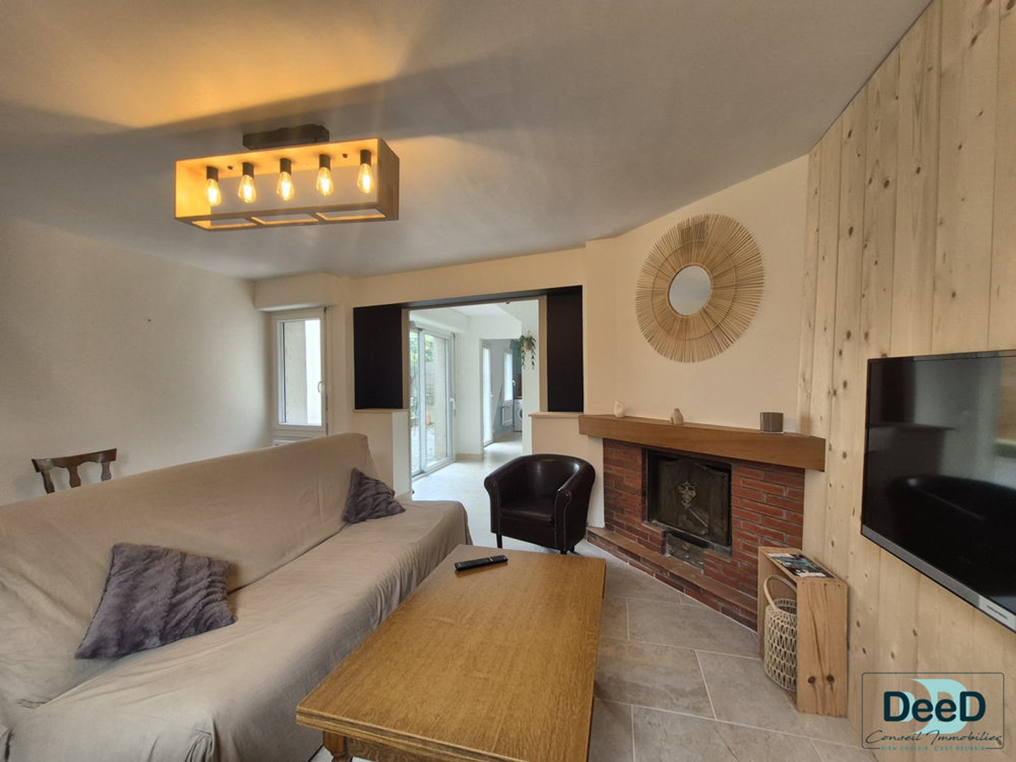 Maison Rénovée avec Charme et Confort
