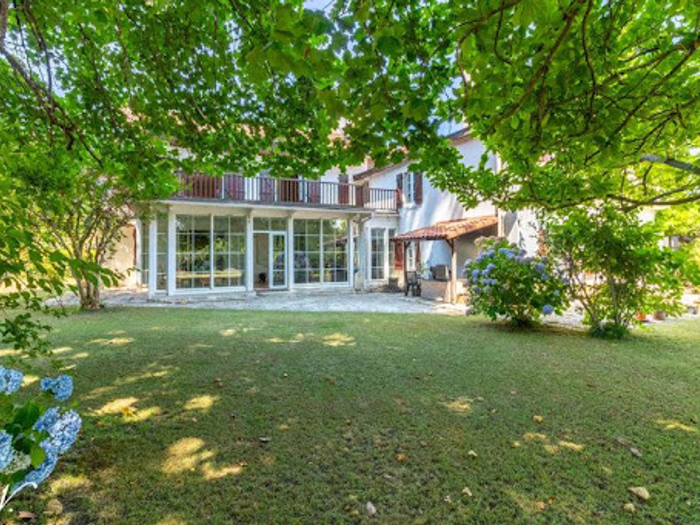 Maison 7 pièces 378 m²