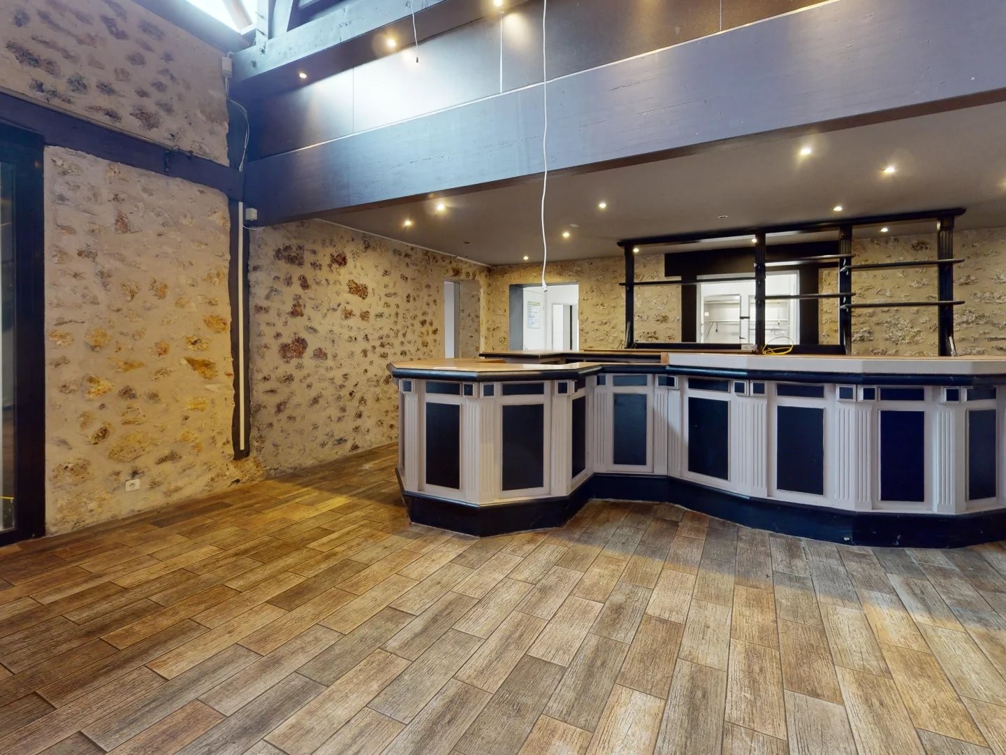 ELANCOURT (78) A LOUER LOCAL COMMERCIAL 680 M²