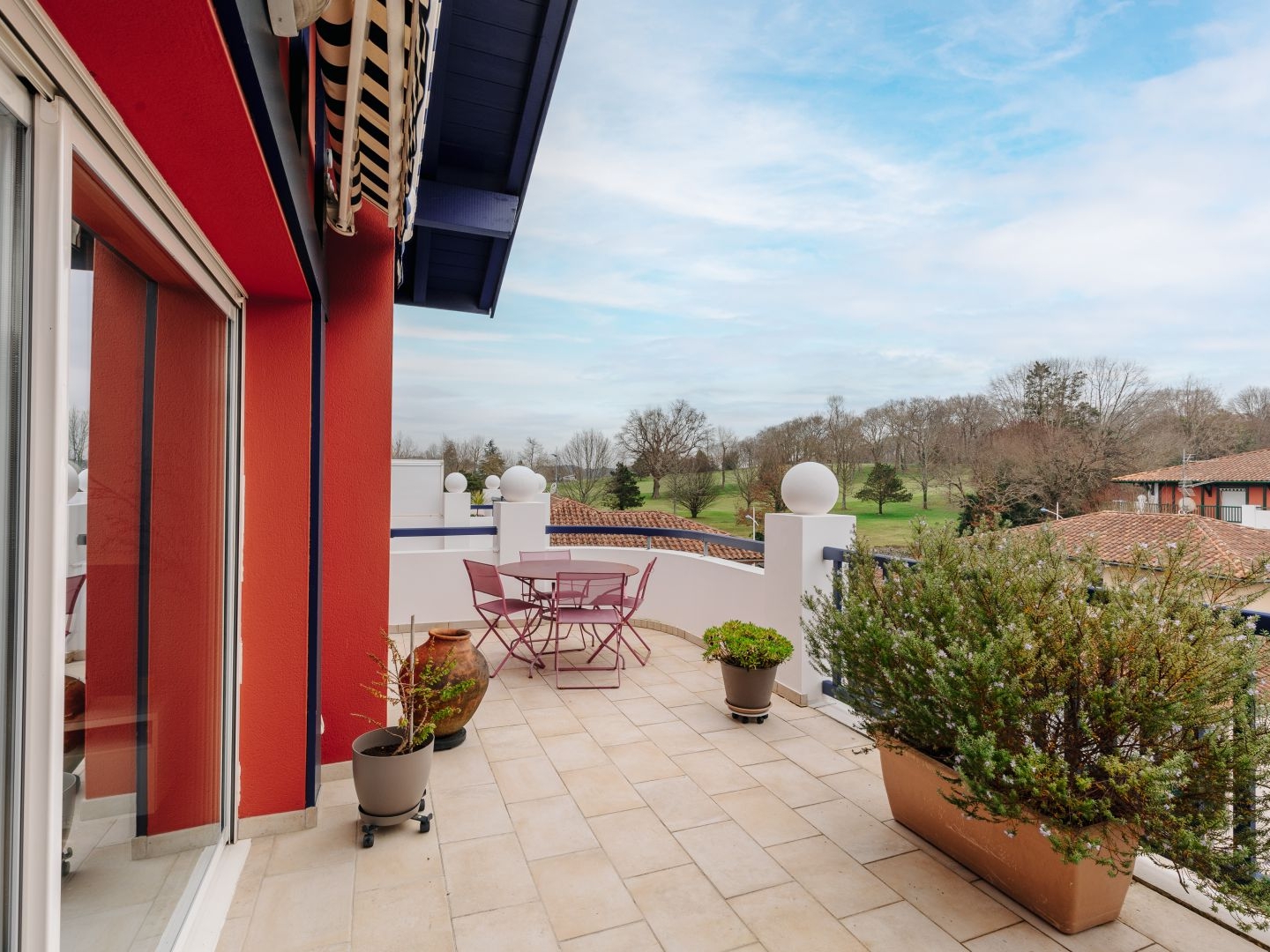 Vue Golf, appartement 3 pièces au dernier étage avec terrasse et garage