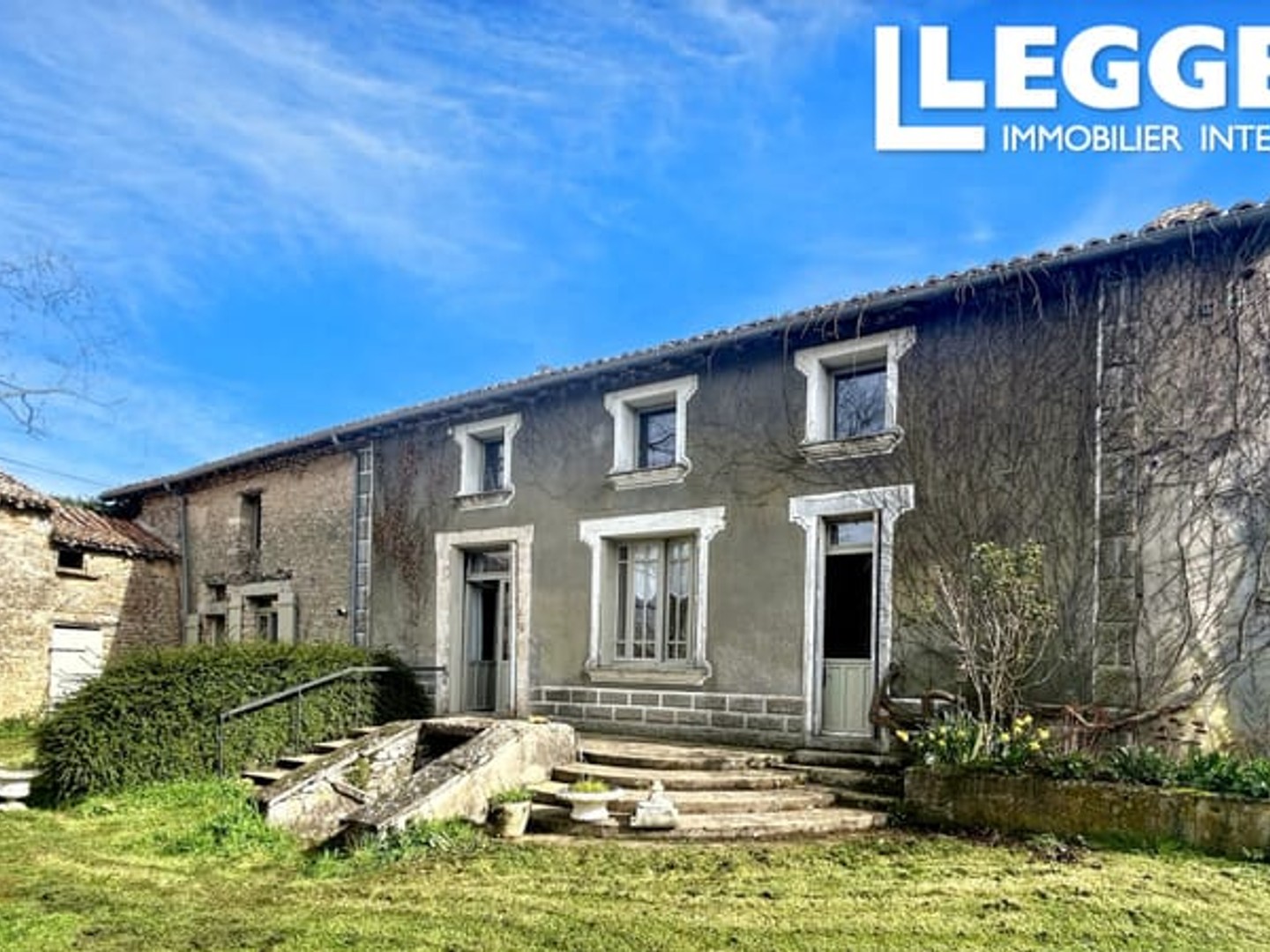 Charmante maison en pierre de 2/4 chambres avec dépendances et jardin comprenant un verger