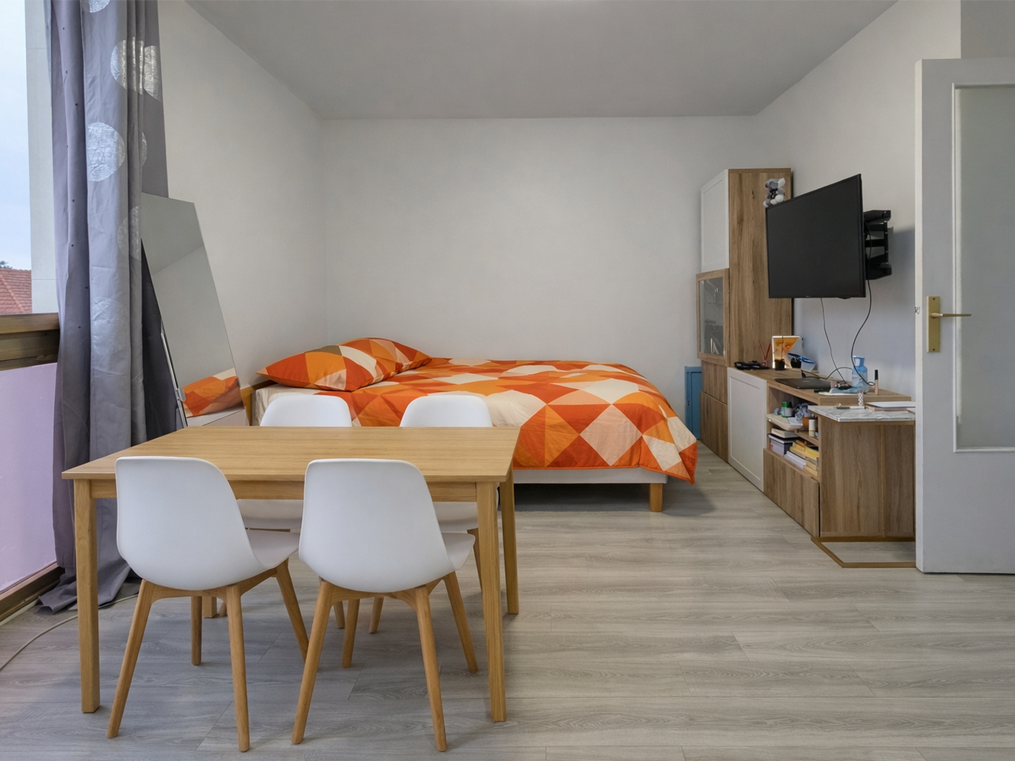 STUDIO LOUE A VENDRE AU COEUR DE LA VARENNE