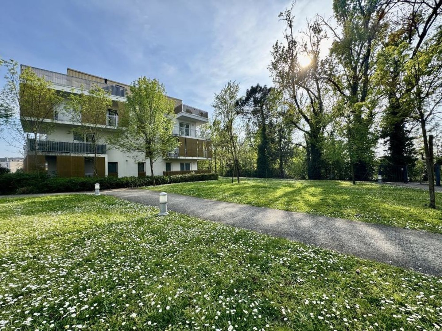 Parking / garage / box à vendre - Villenave-D'ornon (33140)