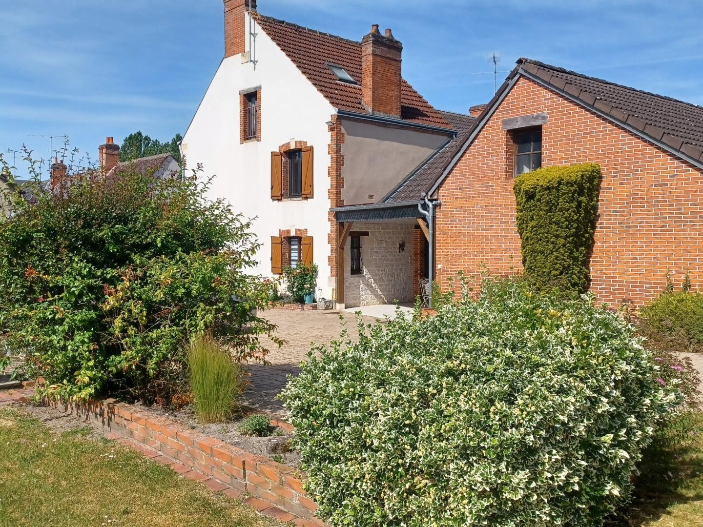 Immeuble à vendre - 262m2 - Bellegarde (45270)