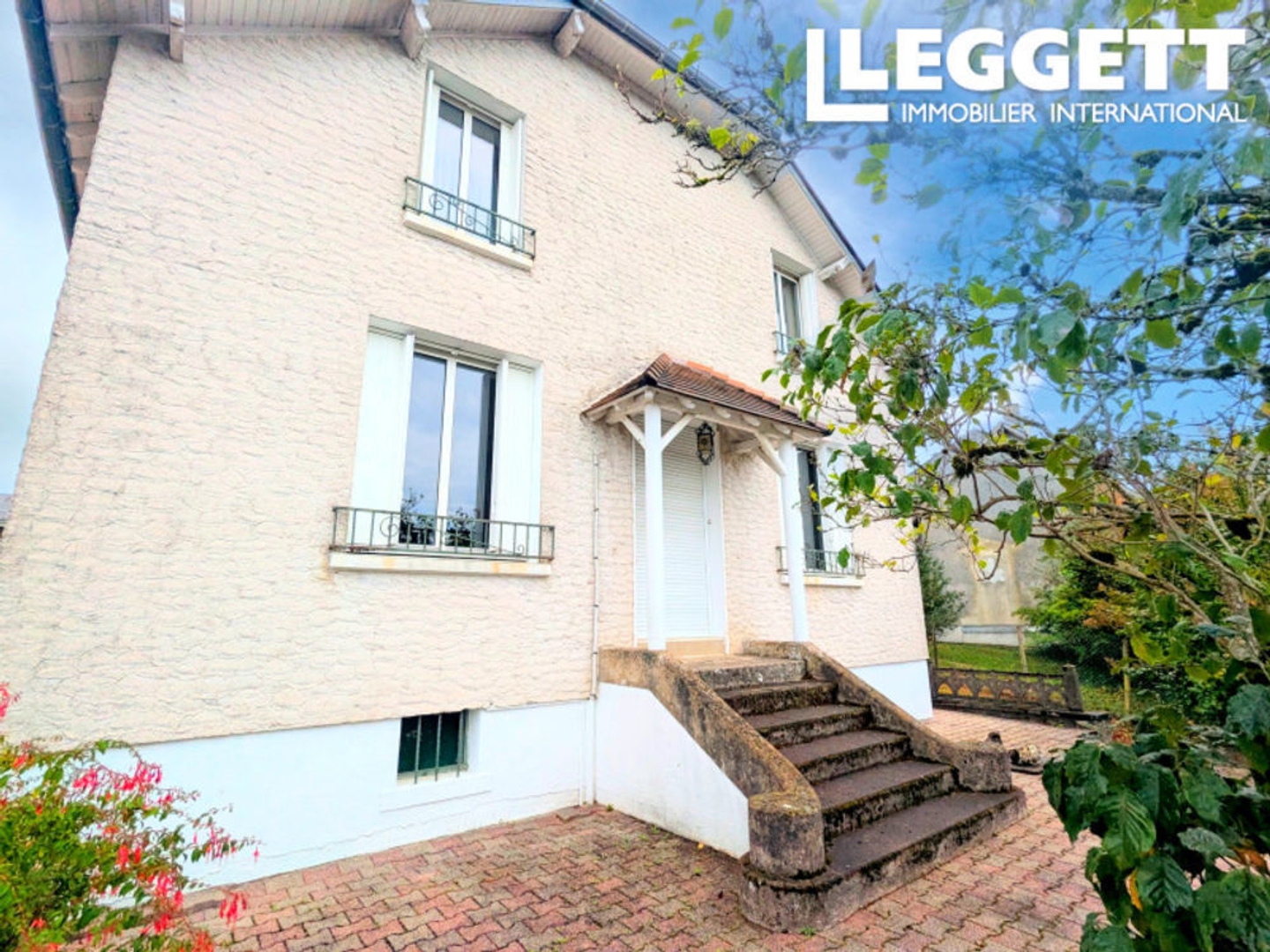 Maison familiale de 4 chambres, prête à être modernisée, avec dépendances et jardin à Arnac-Pompadour