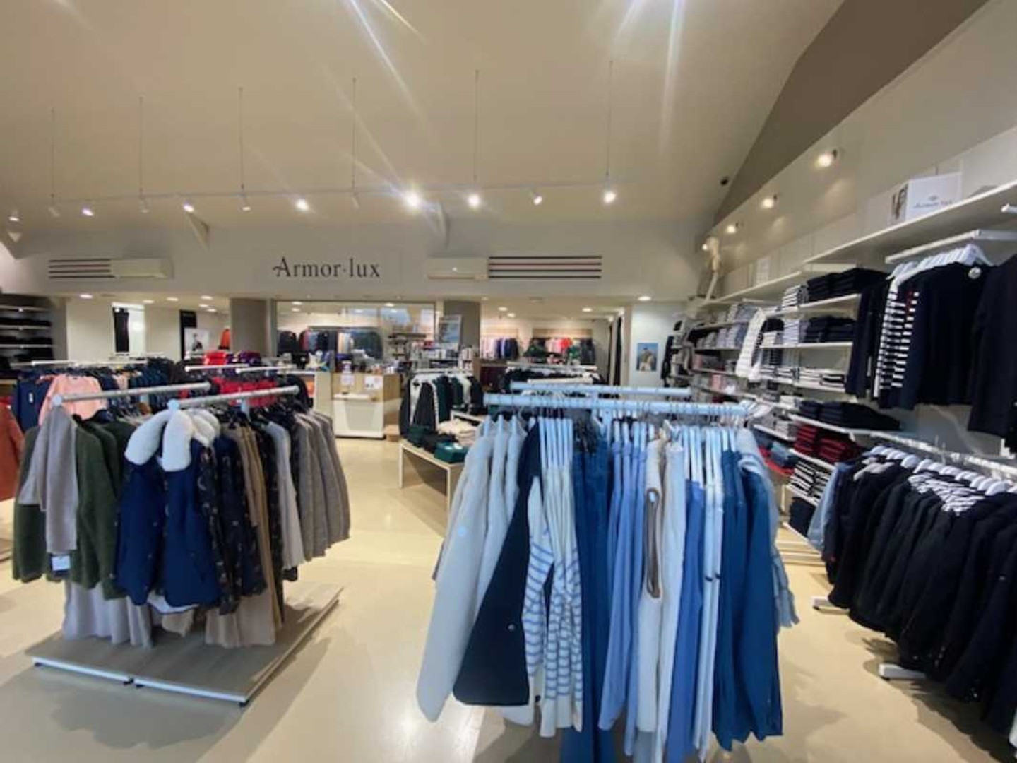 Commerce 300 m²