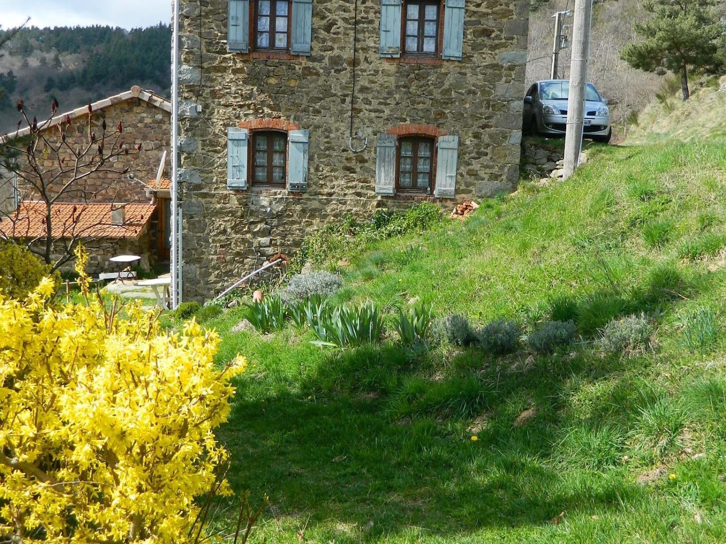 Maison 63 m2, source, 7 hectares (jardin, bois, landes)