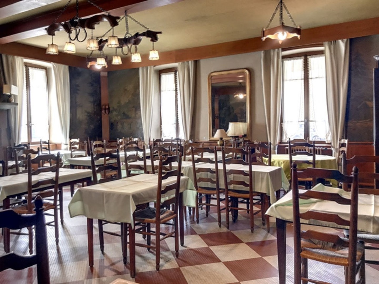 Locaux à vendre - 924m2 - Vertolaye (63480)