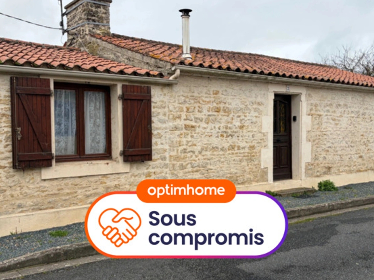 PUYRAVAULT (85) A 20 MINUTES DE LA ROCHELLE AUTHENTIQUE LONGERE EN PIERRES A RAFRAICHIR SUR 333 M² CLOS