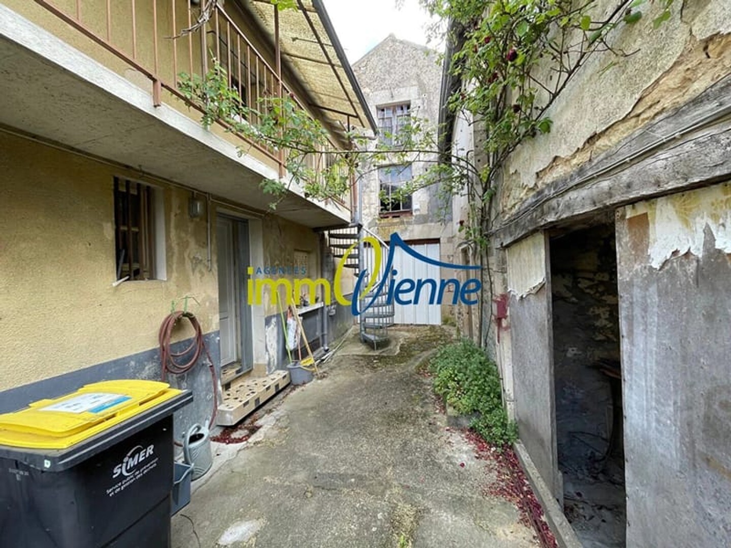 Immeuble à vendre - 4 pièces - 120m2 - Valdivienne (86300)