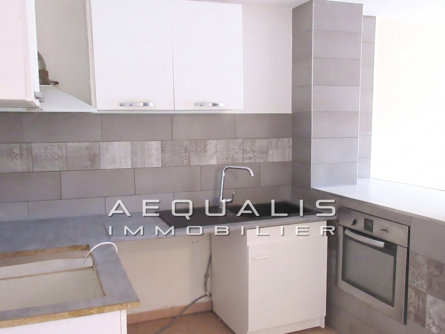 Appartement à vendre - 2 pièces - 46m2 - Saint-Laurent-Du-Var (06700)