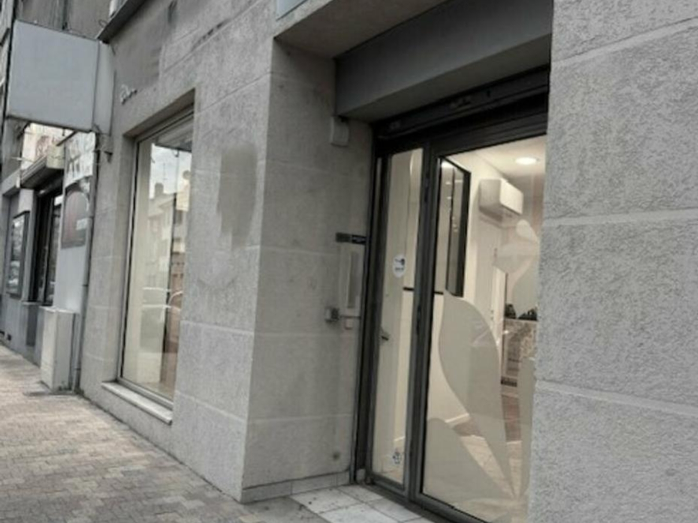 Magasin à vendre - 90m2 - Villefranche-Sur-... (69400)