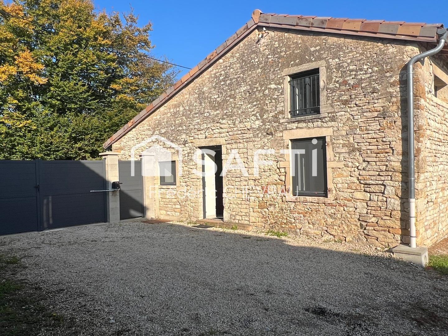 UNE PROPRIÉTÉ AU CŒUR DE LA CAMPAGNE DE VIRÉ...