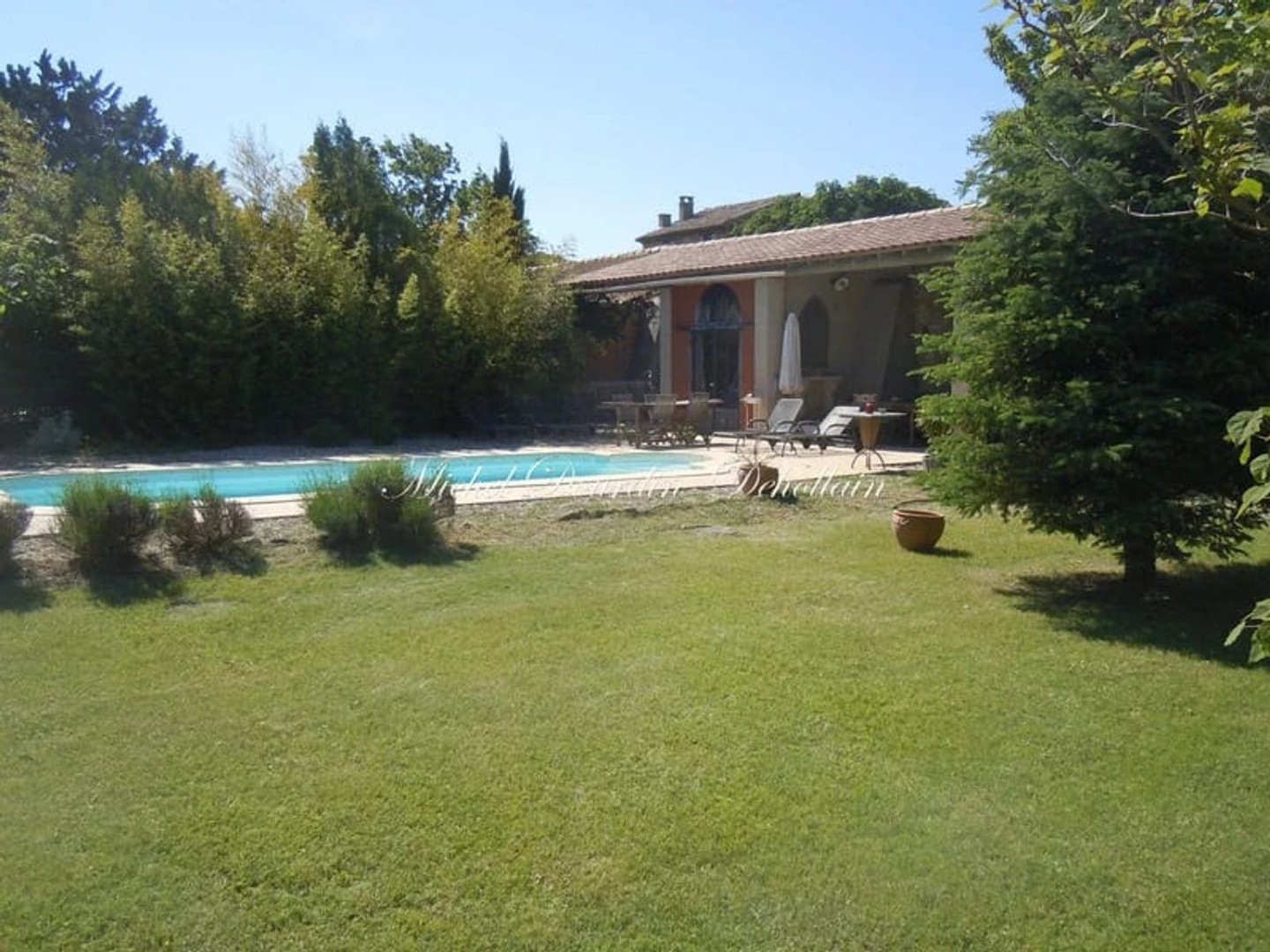Maison à vendre - 8 pièces - 300m2 - L'isle-Sur-La-Sorgue (84800)