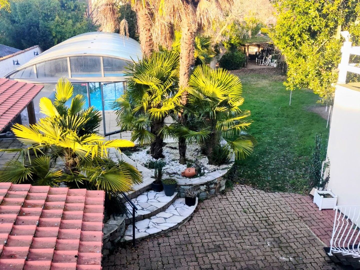 Maison de 329 m2 habitable, élevée sur 1120 m2 de terrain.