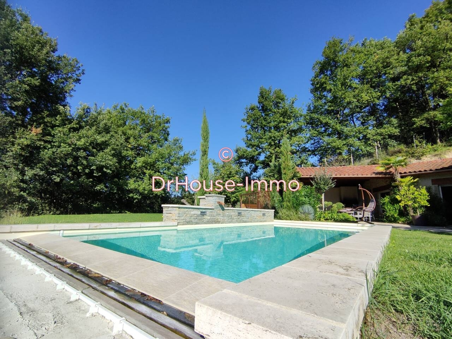 Maison à vendre - 7 pièces - 250m2 - Saint-Vérand (38160)