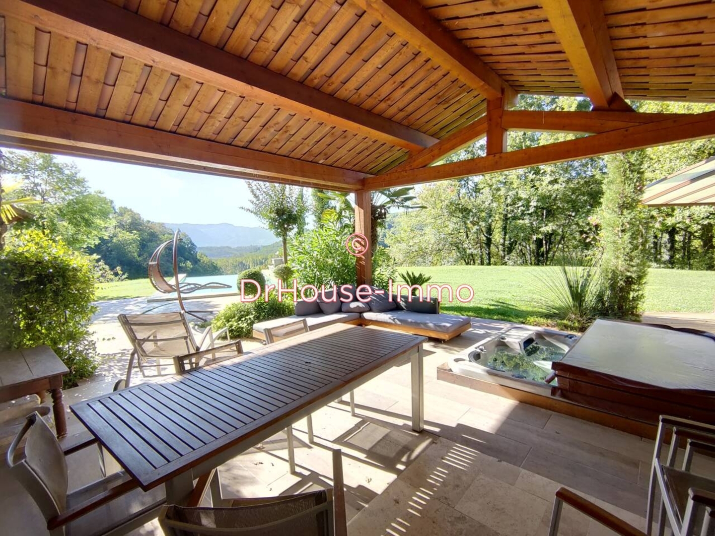 Maison à vendre - 7 pièces - 250m2 - Saint-Vérand (38160)
