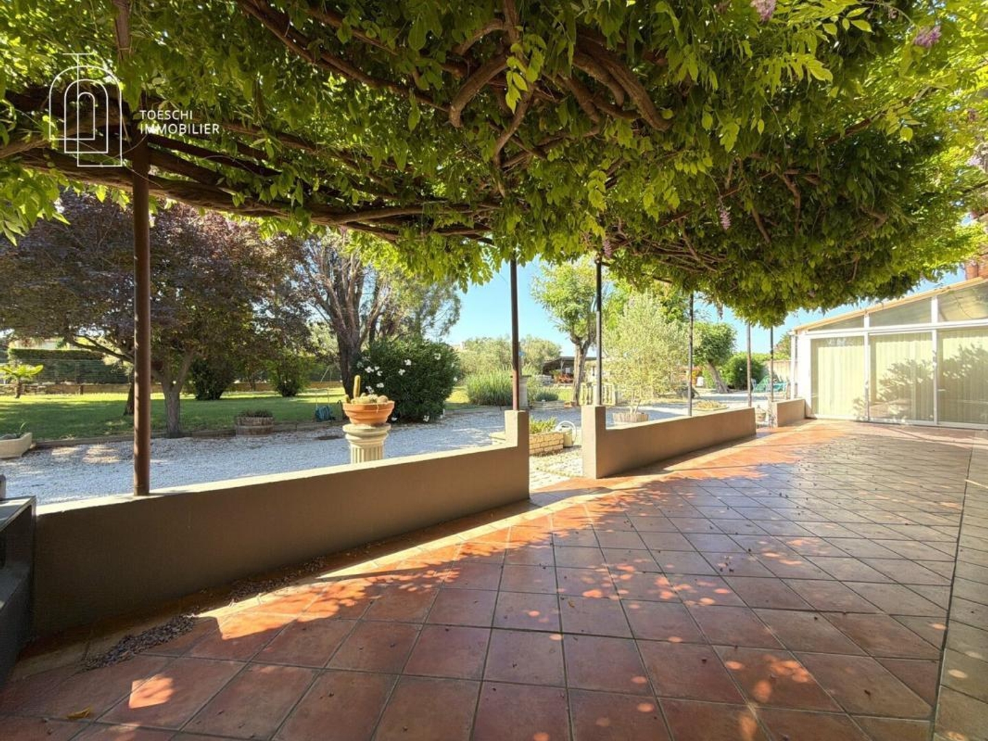 Immeuble à vendre - 13 pièces - 244m2 - Arles (13200)