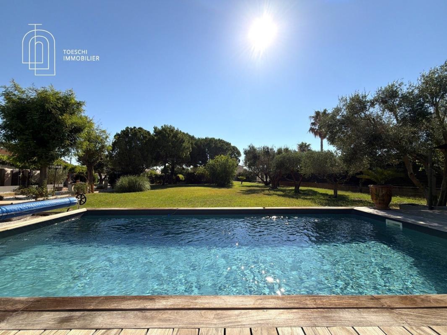 Immeuble à vendre - 13 pièces - 244m2 - Arles (13200)