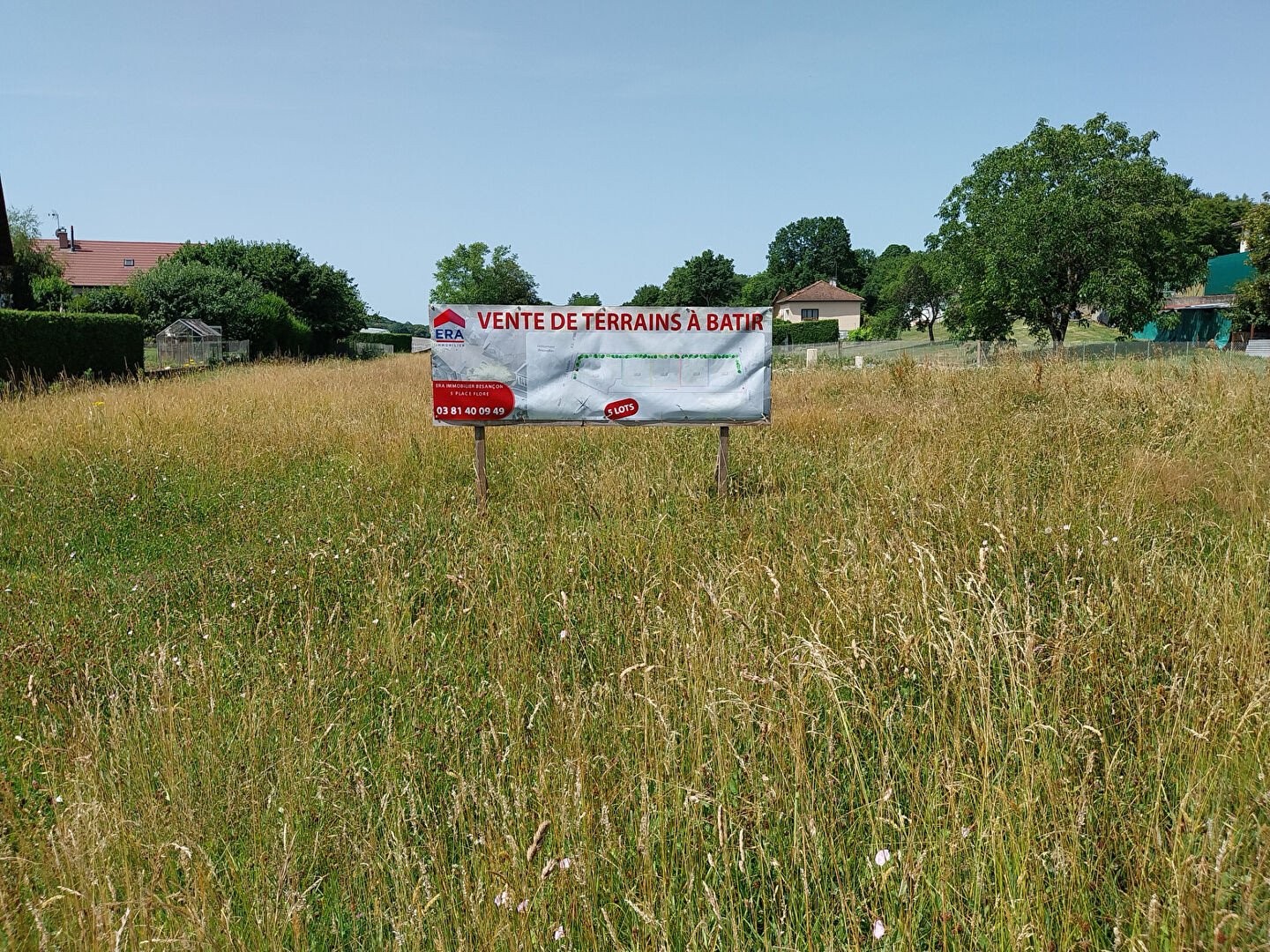 Terrain 744 m²