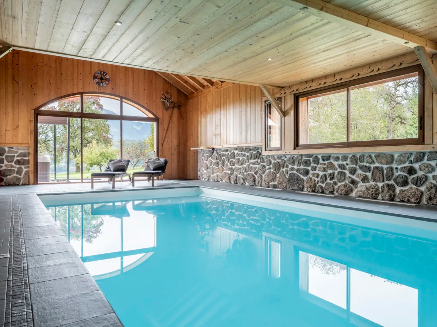 Maison à vendre - 10 pièces - 465m2 - Mieussy (74440)