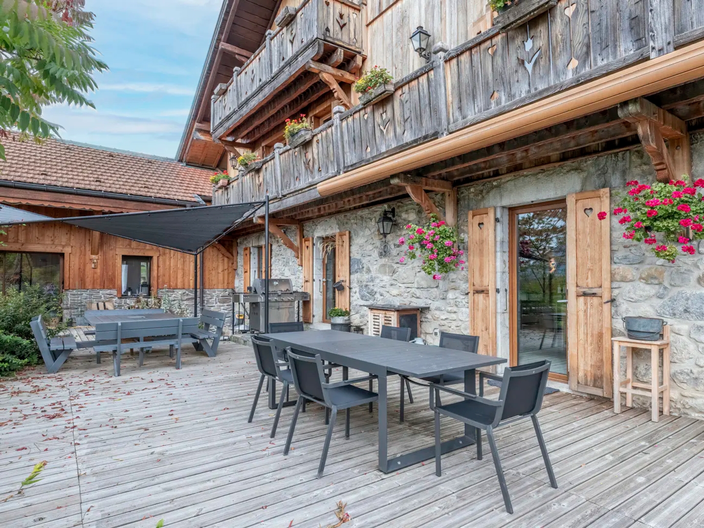 Maison à vendre - 10 pièces - 465m2 - Mieussy (74440)